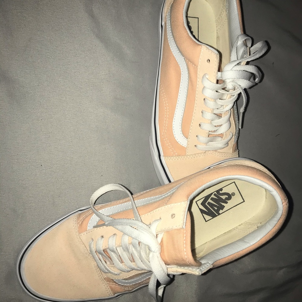 Pastel pink old skool vans. Men’s: 9 Women’s: 10.5